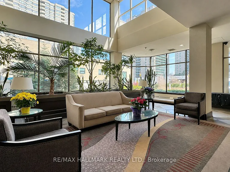 30 Greenfield Ave #207 — Photo 2