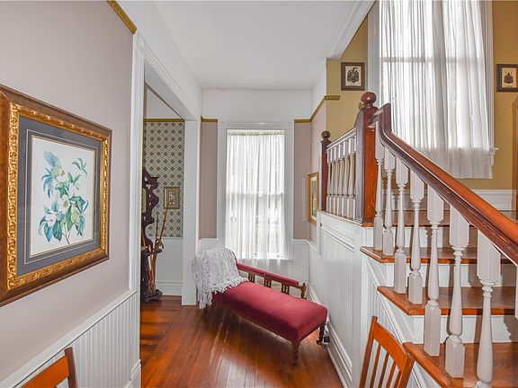 27th image of 507 N Main St