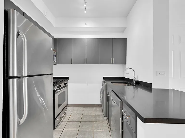 68 Bradhurst Ave #2B — Photo 3