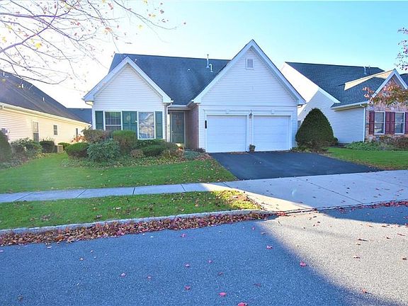3rd image of 65 Glenmoor Cir S