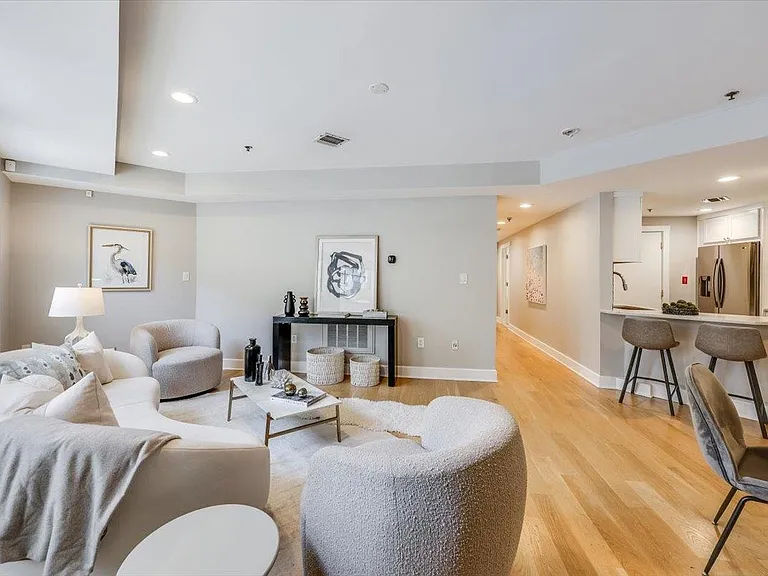 1100 Clinton St #101 — Photo 3