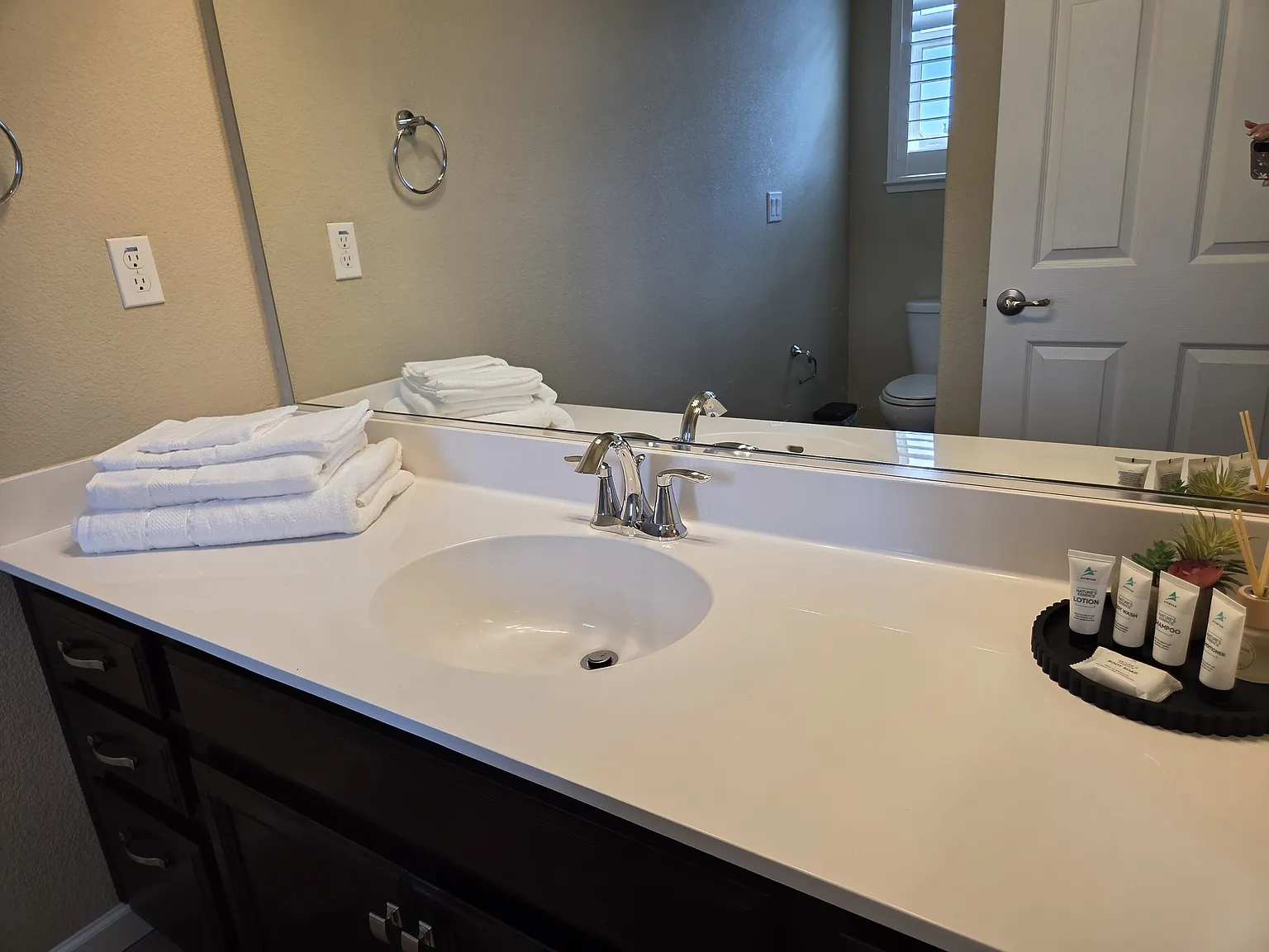 3 bed, 2119 sqft, $5,900 — Photo 3