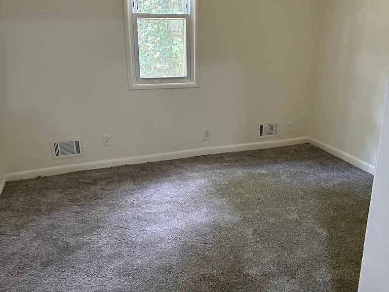 823 N Jackson St — Photo 9