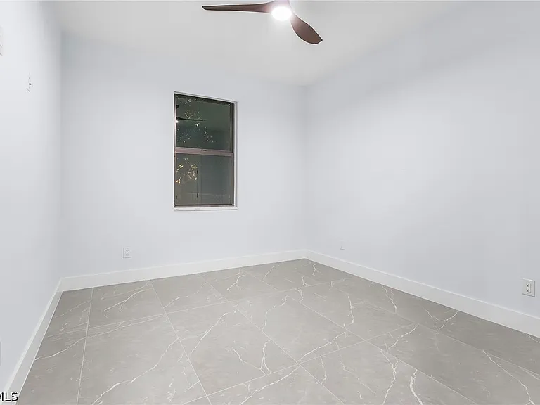 142 SW 33rd Pl — Photo 22