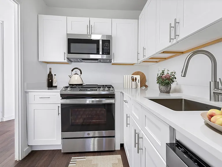 104-60 Queens Blvd #8G — Photo 4