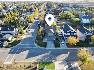 21 E McKinnon St NW, Rocky View County, AB T0J1X2