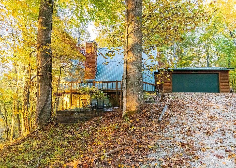 1st image of 702 Rhododendron Dr
