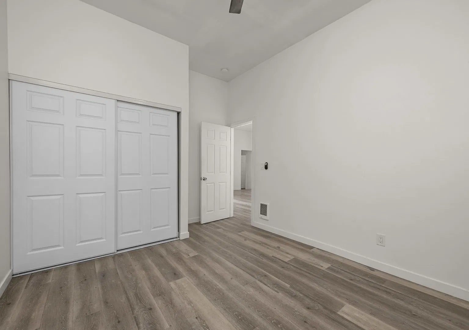 Vaulted ceilings! — Photo 2