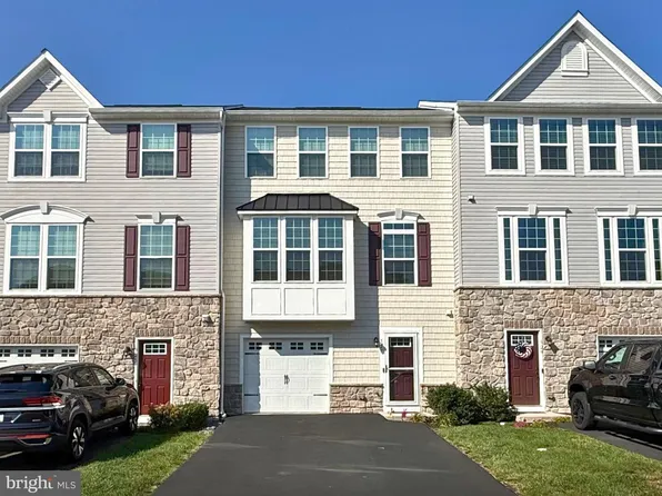 327 Pin Oak Ln, Perkasie, PA 18944