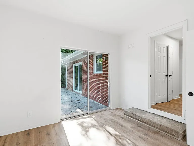 2801 Mitchell Dr — Photo 19