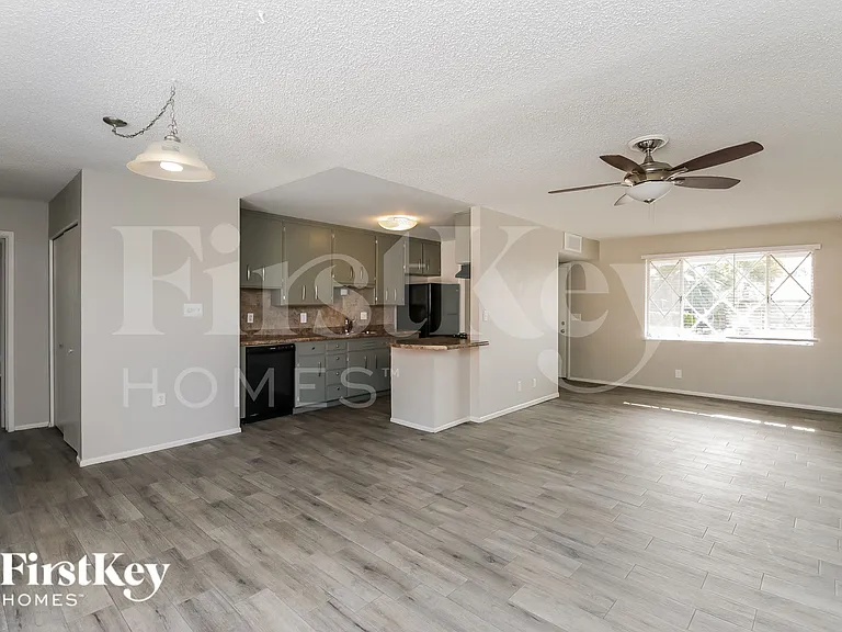 2030 E Aspen Ave — Photo 6