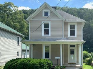 521 Roxbury St, Clifton Forge, VA 24422