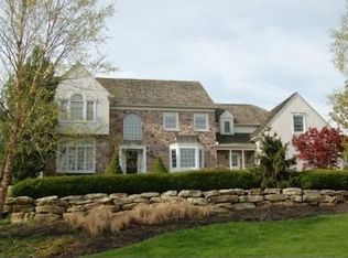 16 Davis Dr, Washington Crossing, PA 18977