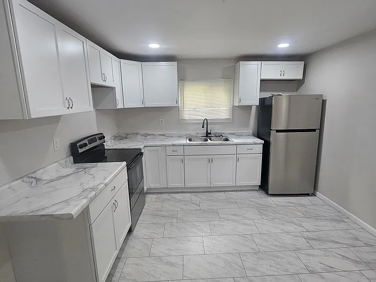 921 N 2nd Ave — Photo 7