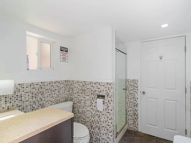 660 Woodbury Rd — Photo 37