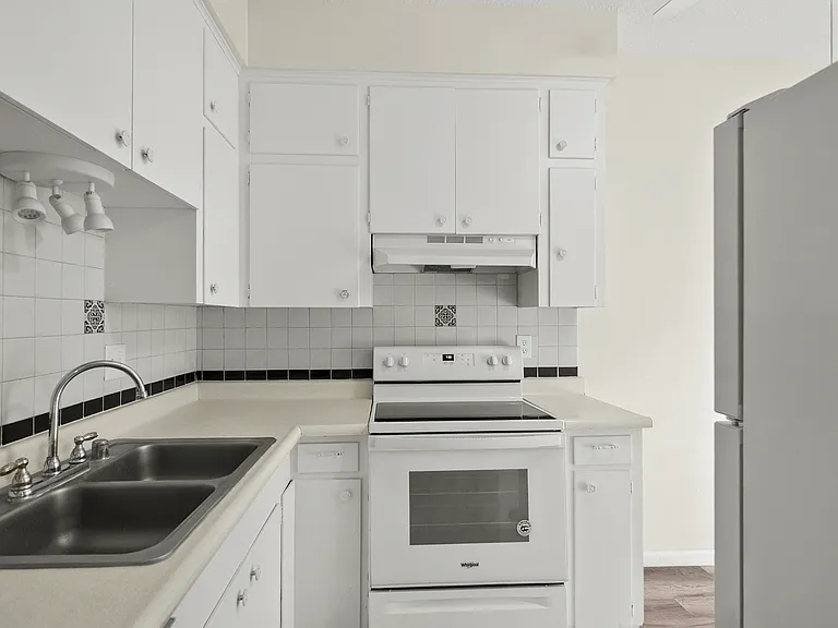 1509 Montana Ave #11 — Photo 2