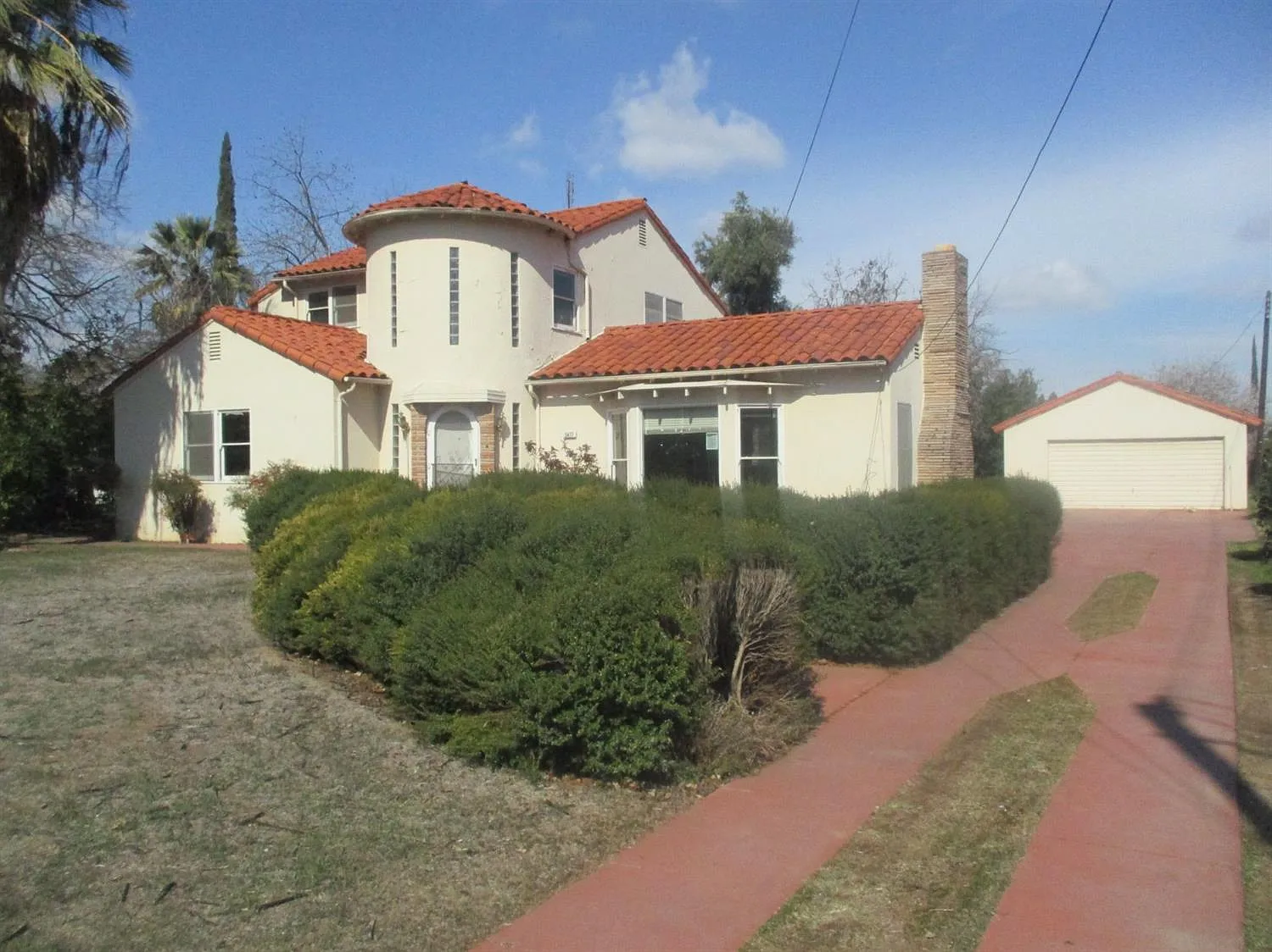 5477 E Tulare St photo 1