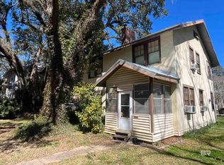 211 4th St, Chickasaw, AL 36611