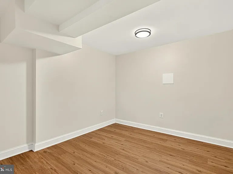 2375 N Vernon St — Photo 62
