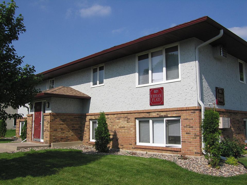 Only 4 apartments in this small, friendly, 60s era apartment building that has been updated.