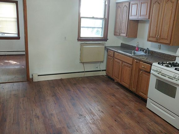 Large Eat in Kitchen 1st fl