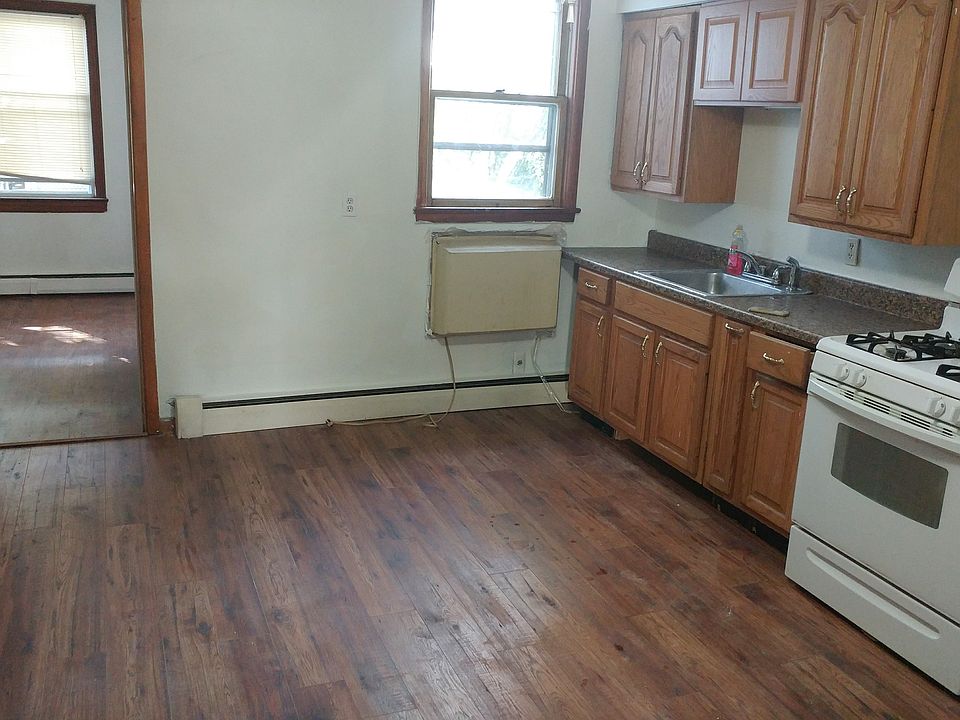 Large Eat in Kitchen 1st fl