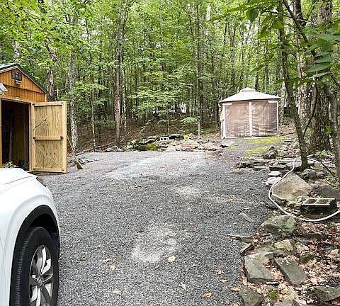 3rd image of 107 Elk Ln