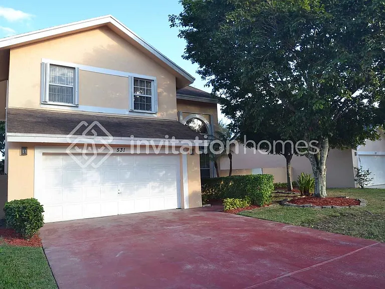 531 NW 207th Ter — Photo 1