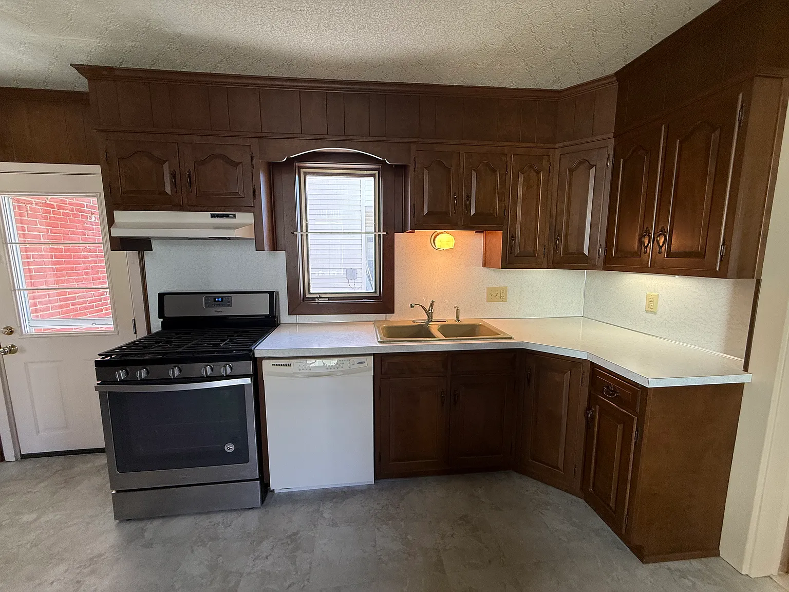 2 bed, 1.5 bath, 1560 sqft, $1,680 — Photo 4