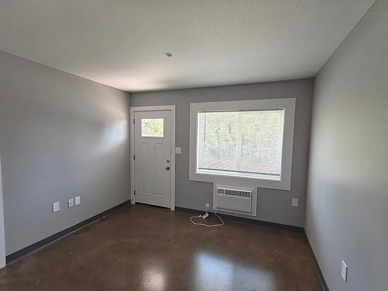 1336 N Walnut St — Photo 6