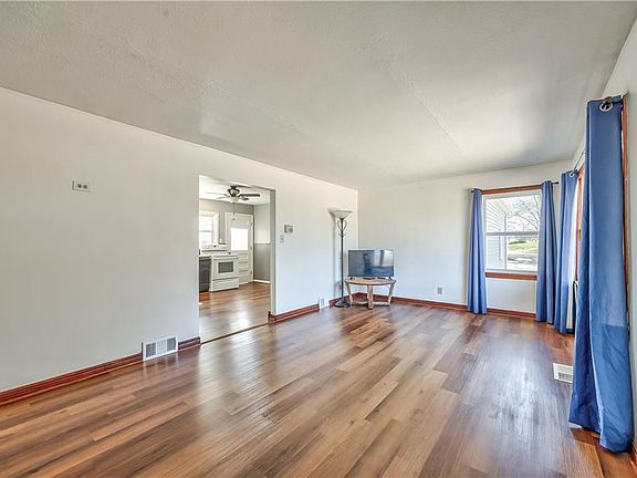 3rd image of 1017 Sherman Ave