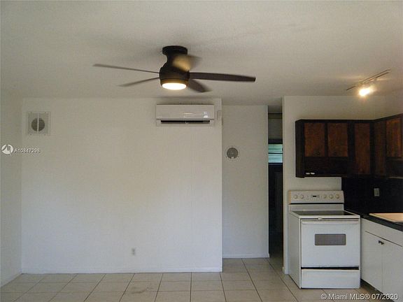 2nd image of 2716 NE 30th Pl #103