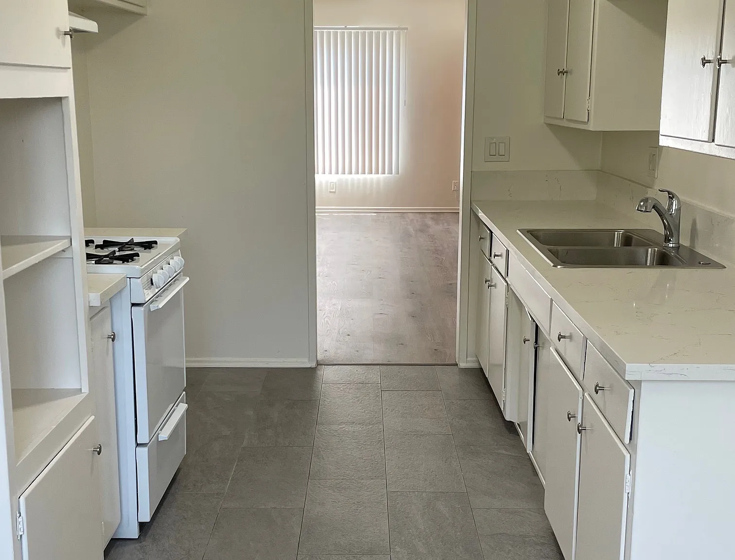 Studio, 600 sqft, $1,645 — Photo 3
