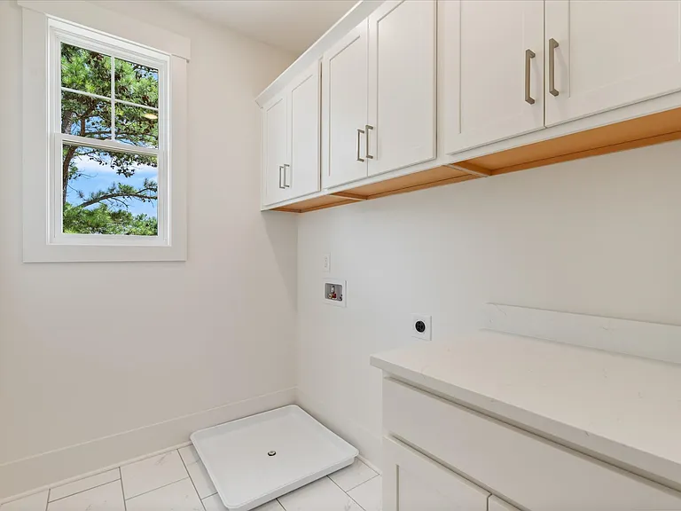 317 Old Shackle Island Rd — Photo 32