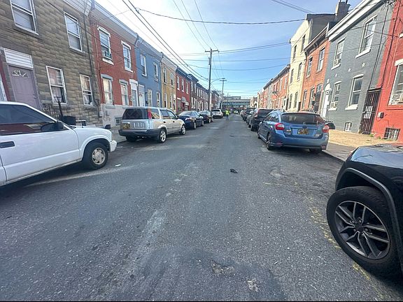 5th image of 1836 E Madison St