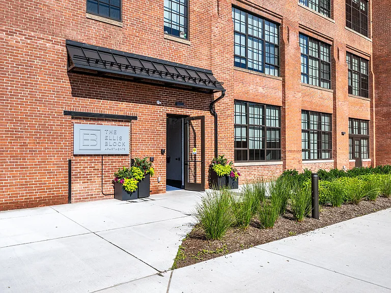 The Ellis Block — Photo 20