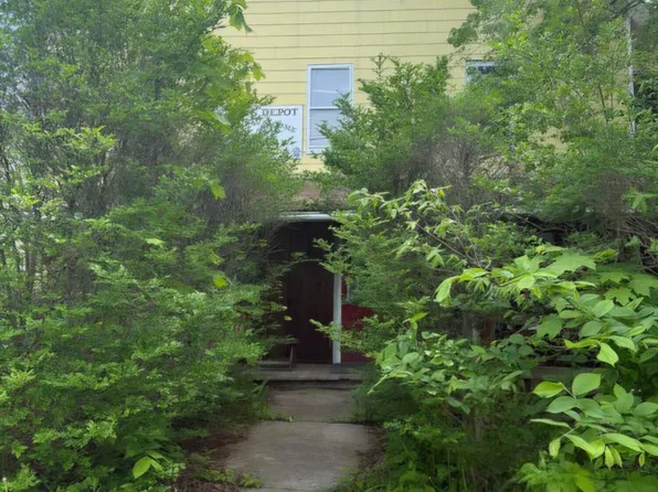 9 Depot St, Monroe, MA 01350