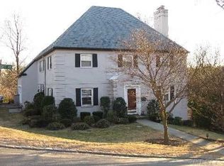 200 Manhasset Ave, Manhasset, NY 11030