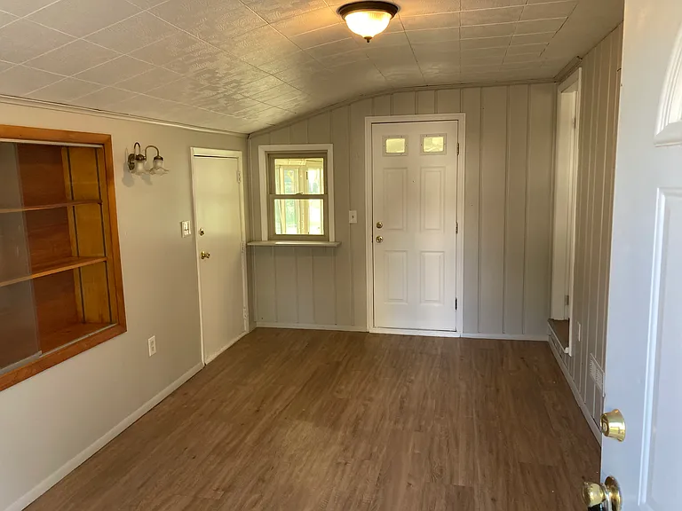 2938 Derby St — Photo 9