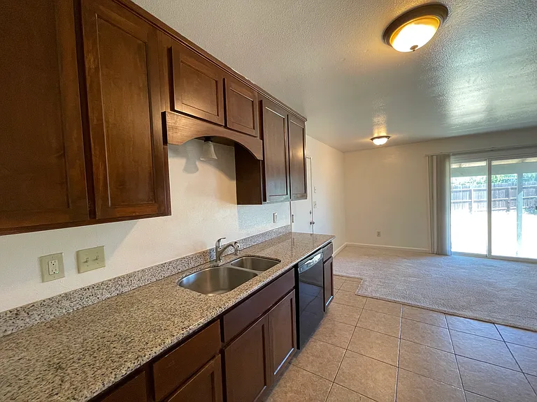 3500 Timberly Ln — Photo 4