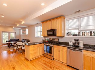 1119 W Addison St #3, Chicago, IL 60613