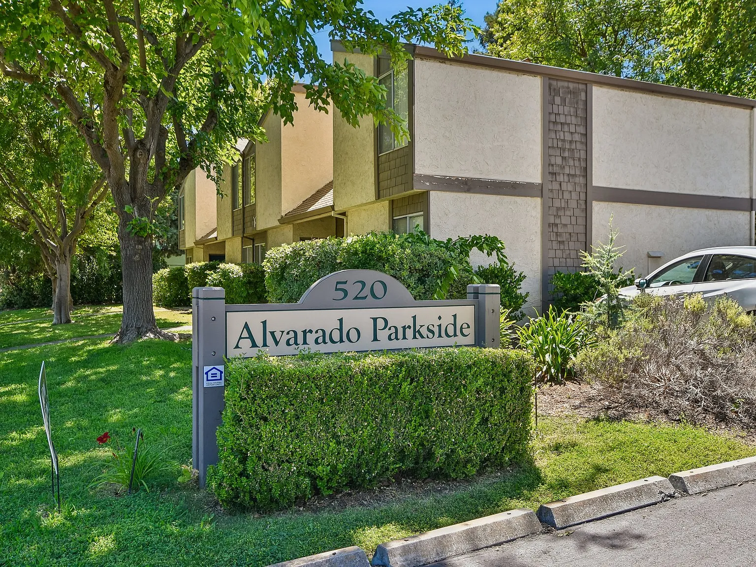 Alvarado Parkside — Photo 2