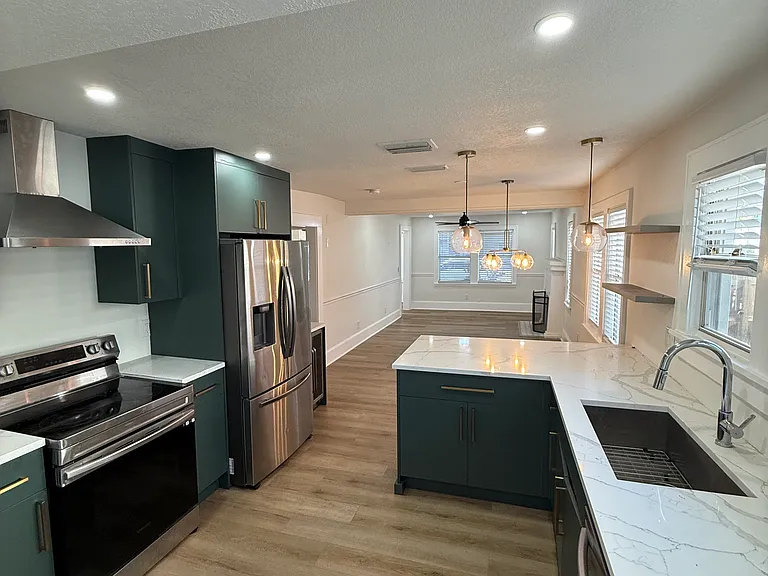4624 Iris St N — Photo 10