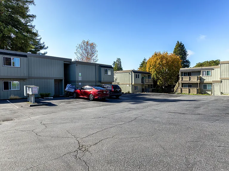 Rosedale Apartments — Photo 12