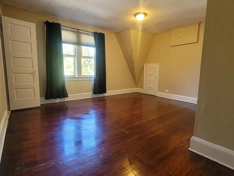 Master bedroom in back. Of apartment Bedrooms are Located Claire, cross the apartment.