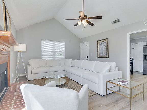 4th image of 662 Tara Ln