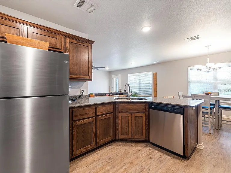 145 Ellis Ct #B — Photo 8