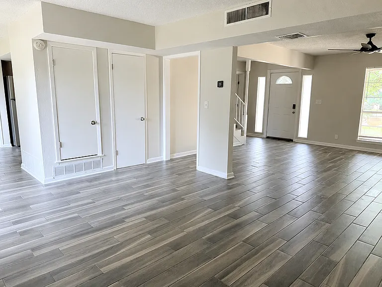 6718 Cypress Lake Dr — Photo 5