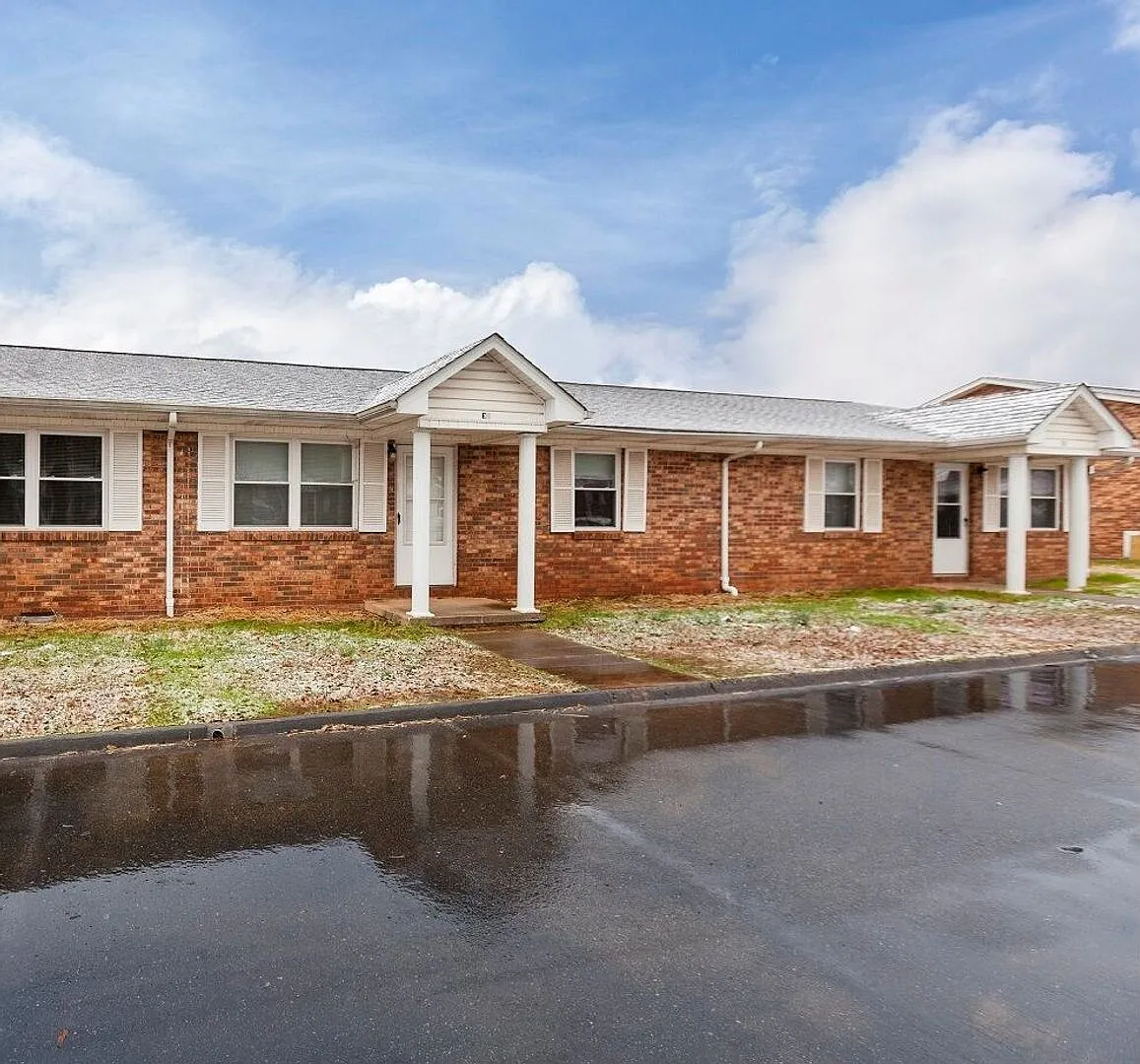 SH101-College Road Apartments (RCA) — Photo 1