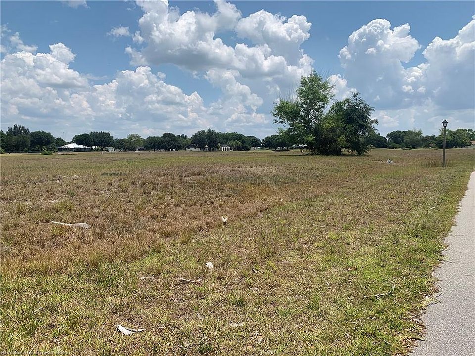 2nd image of 328 Arrowhead Dr